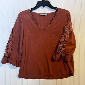 Rusty Dusty Top V-neck Blouse Crochet Lace Accented 3/4 Sleeves Size Large